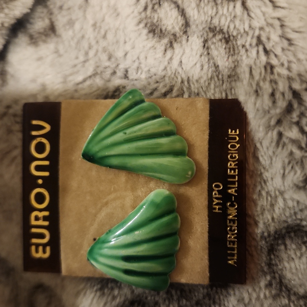 💍 ** BUY ONE GET ONE FREE **  Seashell earrings